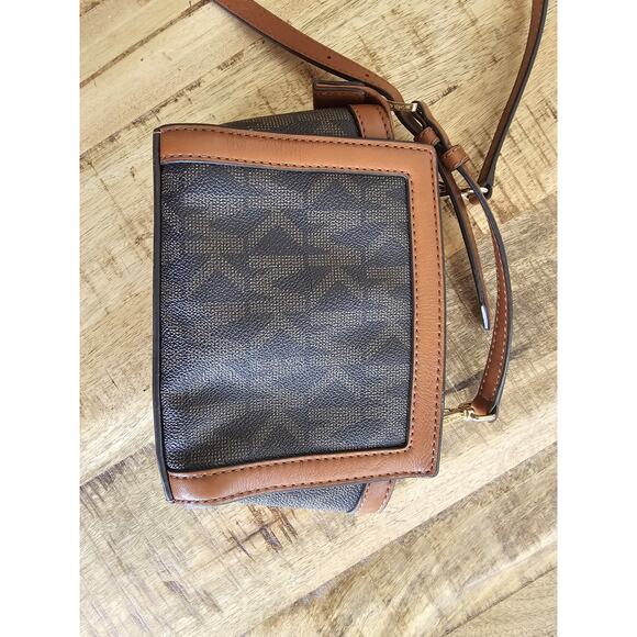 Michael Michael Kors Selma Mini Messenger Leather Crossbody Bag - Picture 11 of 16